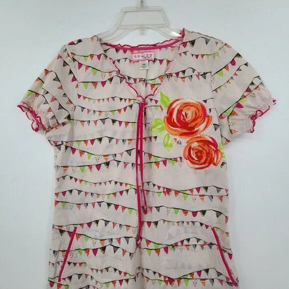 Koi Kathy Peterson Scrub Top Women’s Floral Flag Print Pink Green - Picture 4 of 10